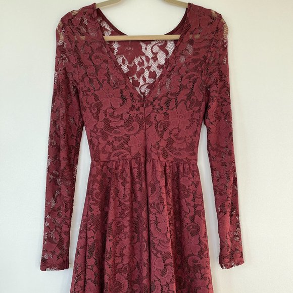 Red lace dress - Picture 2 of 5
